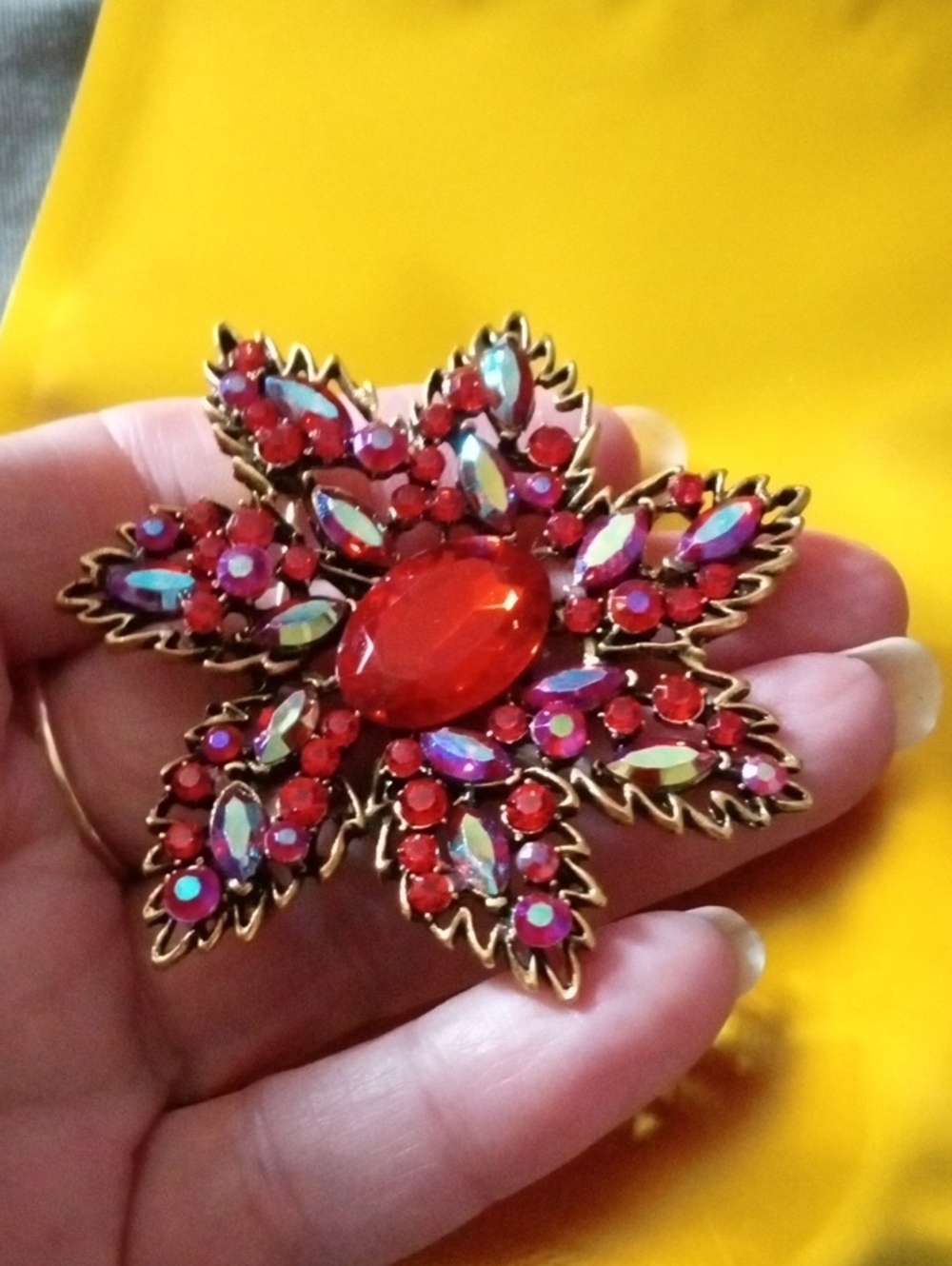 Iridescent Raspberry Rhinestone Star Brooch - Picture 3 of 4